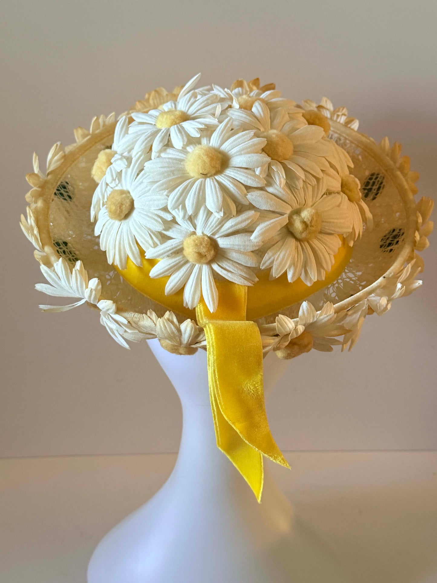 Vintage Daisy Flower Hat | 1960s Floral Cocktail Hat | Yellow and White Spring Garden Party Hat | Mid Century Millinery