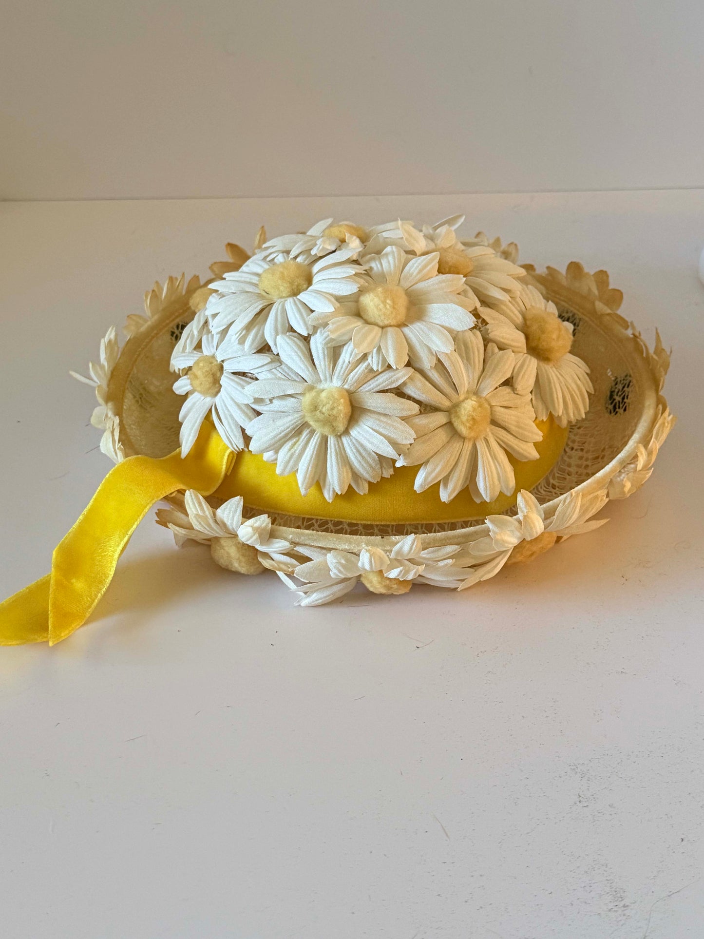 Vintage Daisy Flower Hat | 1960s Floral Cocktail Hat | Yellow and White Spring Garden Party Hat | Mid Century Millinery