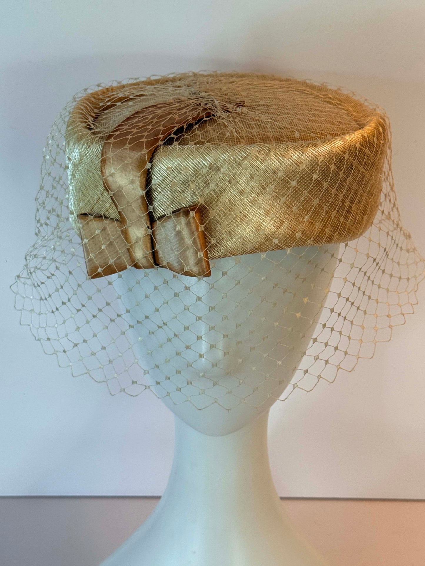 Vintage 1960s Ivory Pillbox Hat with Birdcage Veil | Bridal Cocktail Hat | Classic Wedding Fascinator