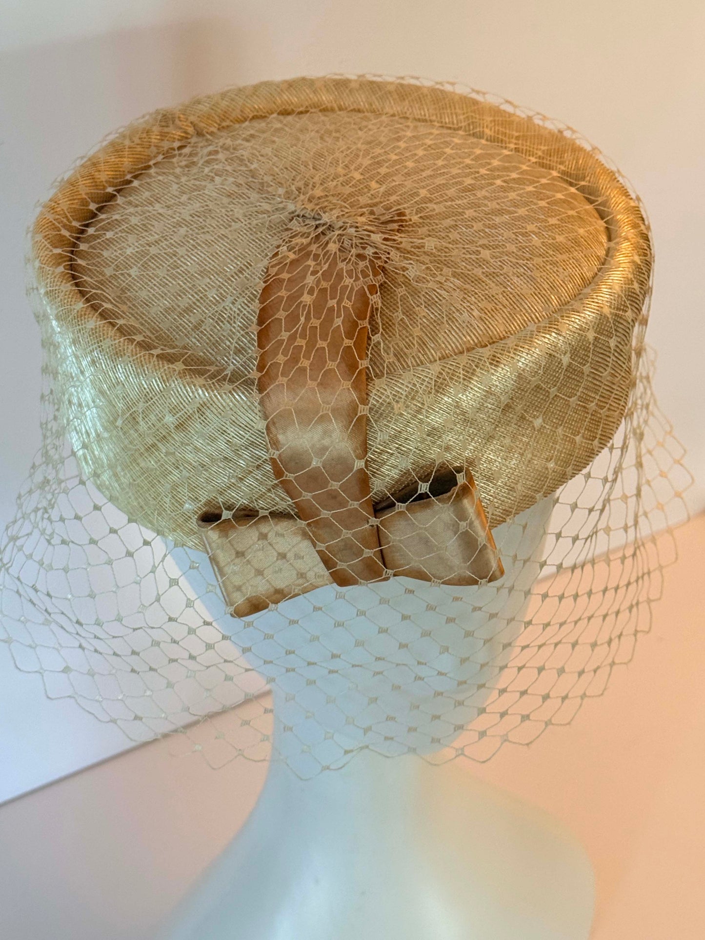 Vintage 1960s Ivory Pillbox Hat with Birdcage Veil | Bridal Cocktail Hat | Classic Wedding Fascinator