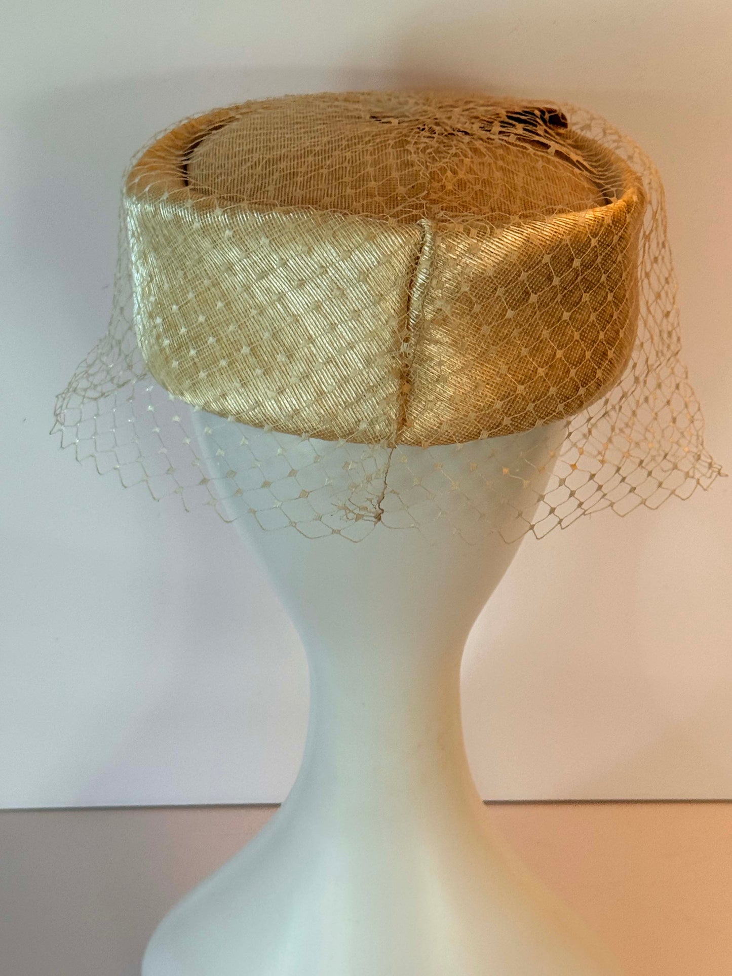 Vintage 1960s Ivory Pillbox Hat with Birdcage Veil | Bridal Cocktail Hat | Classic Wedding Fascinator
