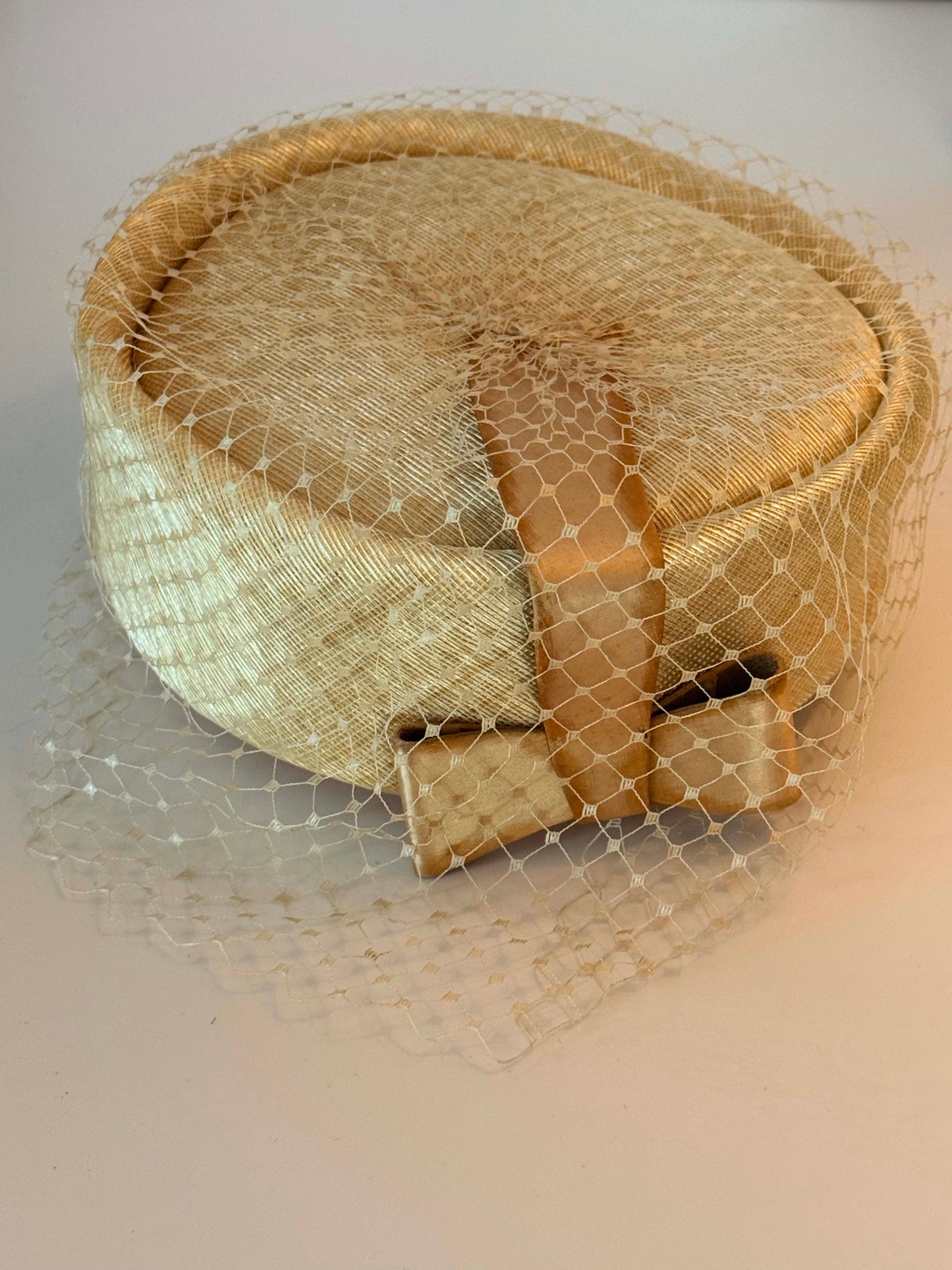 Vintage 1960s Ivory Pillbox Hat with Birdcage Veil | Bridal Cocktail Hat | Classic Wedding Fascinator