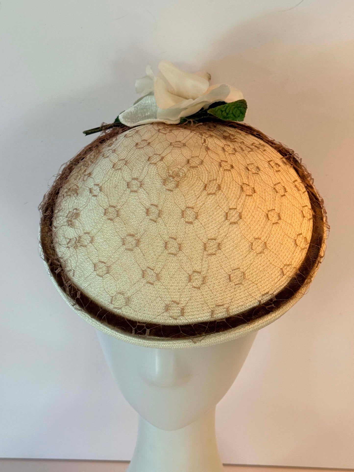 Vintage 1960s Ivory Tilt Hat with Rose & Birdcage Veil | Bridal Fascinator | Elegant Wedding Cocktail Hat