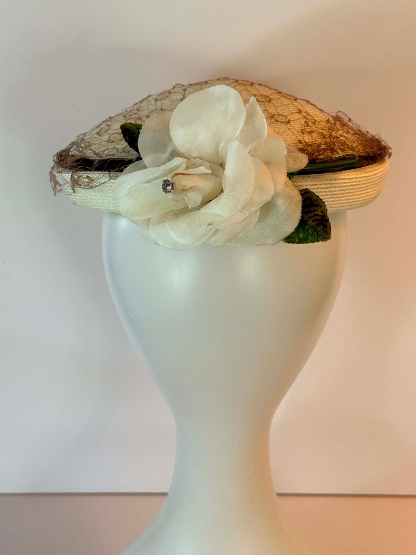 Vintage 1960s Ivory Tilt Hat with Rose & Birdcage Veil | Bridal Fascinator | Elegant Wedding Cocktail Hat