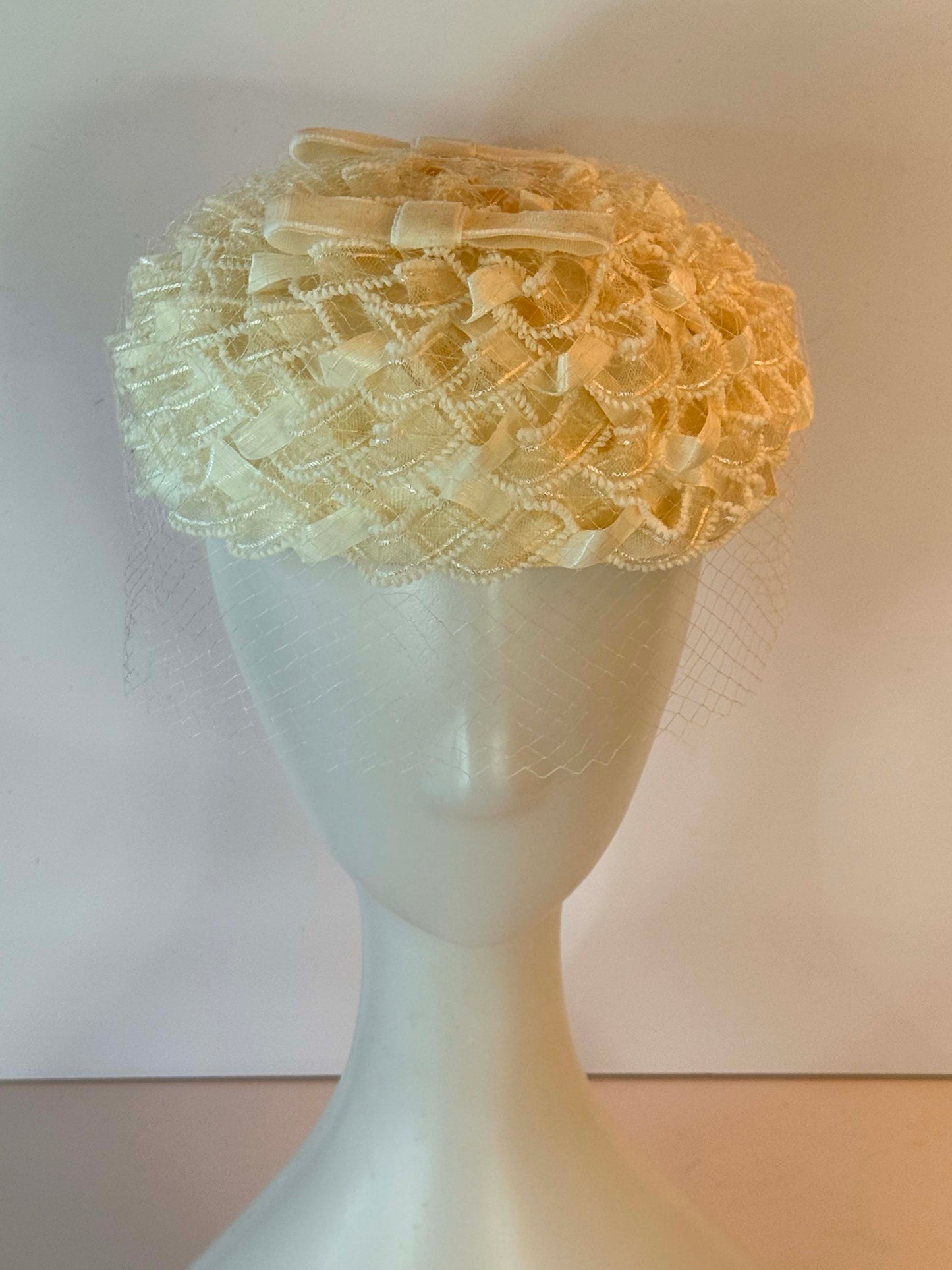 Vintage 1960s Ivory Lace Pillbox Hat with Birdcage Veil | Bridal Fascinator | Elegant Wedding Cocktail Hat