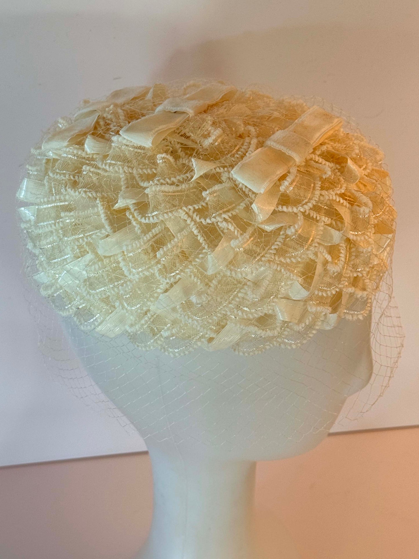 Vintage 1960s Ivory Lace Pillbox Hat with Birdcage Veil | Bridal Fascinator | Elegant Wedding Cocktail Hat