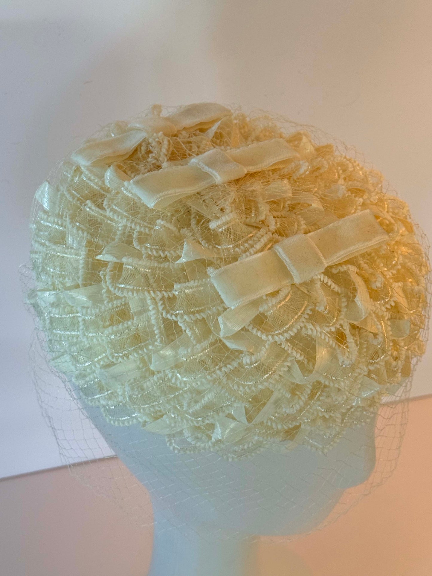 Vintage 1960s Ivory Lace Pillbox Hat with Birdcage Veil | Bridal Fascinator | Elegant Wedding Cocktail Hat