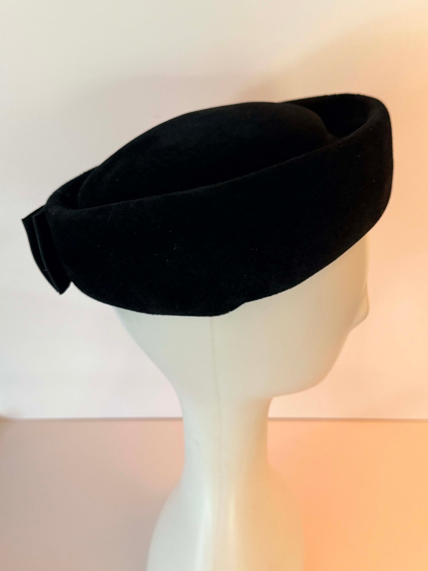 Vintage Roma's Black Velvet Boater Hat | 1950s 1960s Velvet Cocktail Hat | Wide Brim Church Hat | Veil Ready Bridal Hat