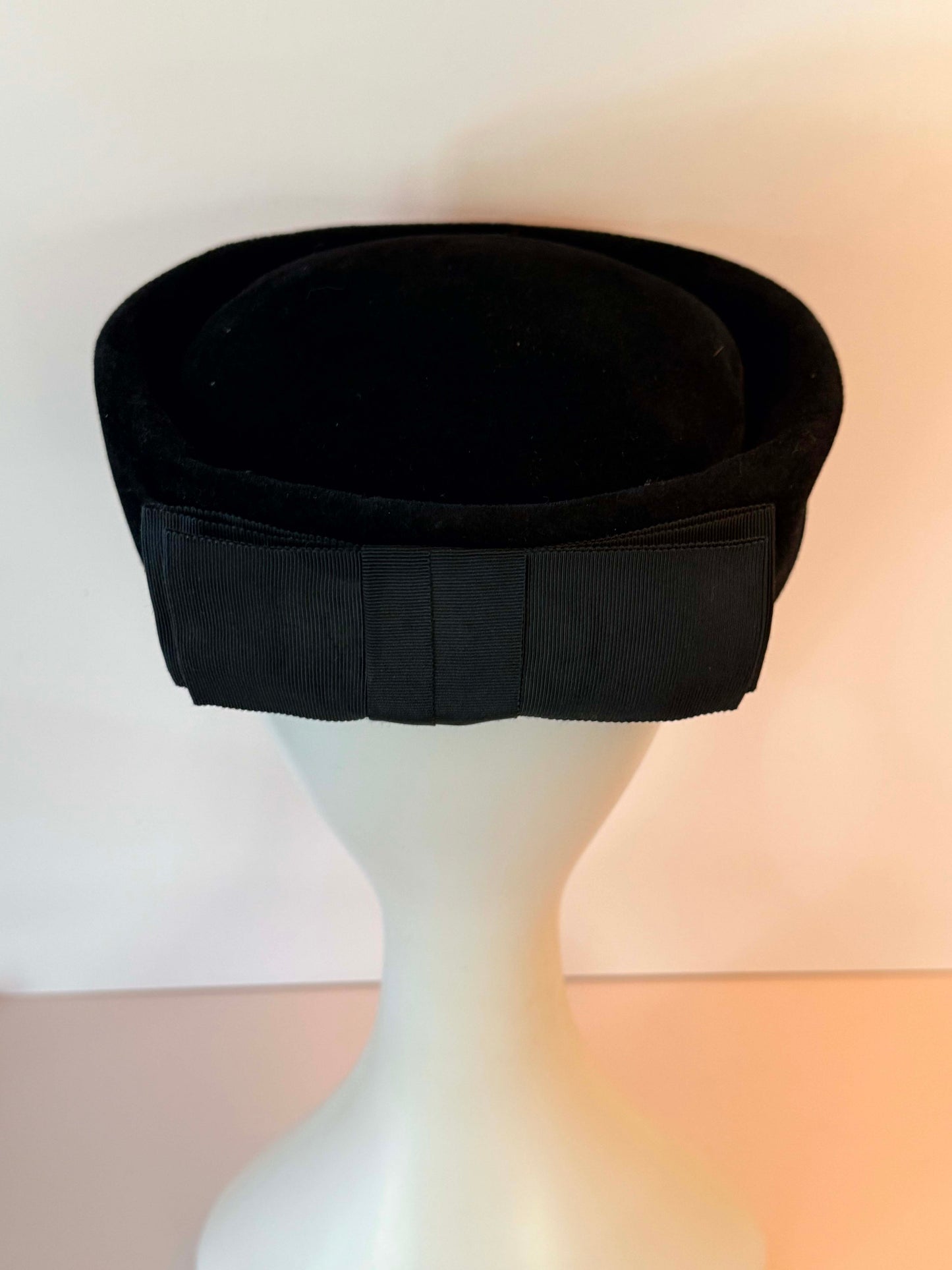 Vintage Roma's Black Velvet Boater Hat | 1950s 1960s Velvet Cocktail Hat | Wide Brim Church Hat | Veil Ready Bridal Hat