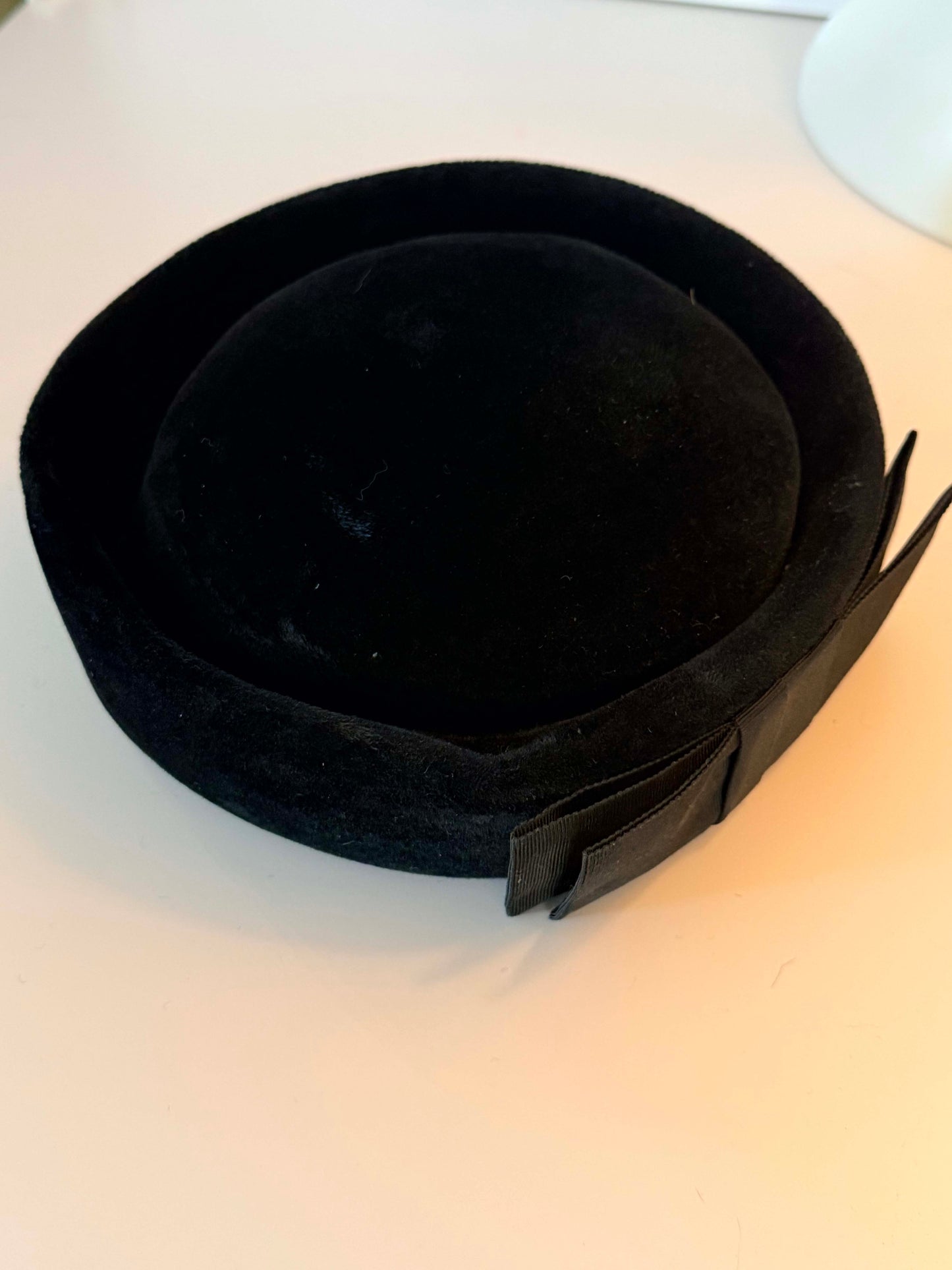 Vintage Roma's Black Velvet Boater Hat | 1950s 1960s Velvet Cocktail Hat | Wide Brim Church Hat | Veil Ready Bridal Hat