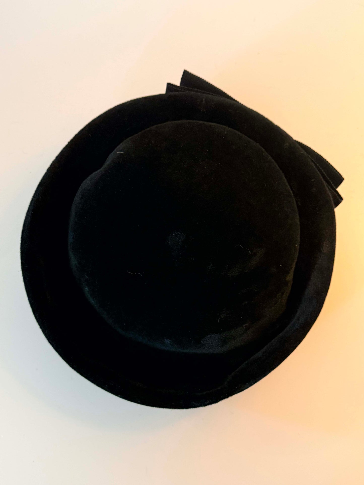 Vintage Roma's Black Velvet Boater Hat | 1950s 1960s Velvet Cocktail Hat | Wide Brim Church Hat | Veil Ready Bridal Hat