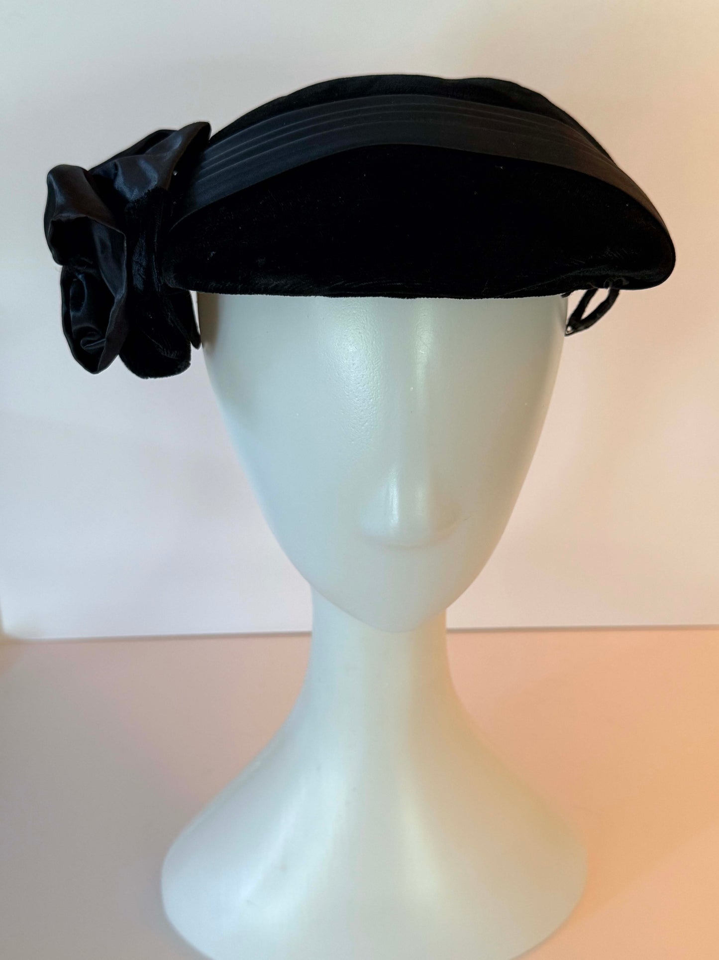 Vintage Black Velvet Tilt Hat | 1950s 1960s Cocktail Hat | Sculptural Velvet Fascinator | Formal Church Hat