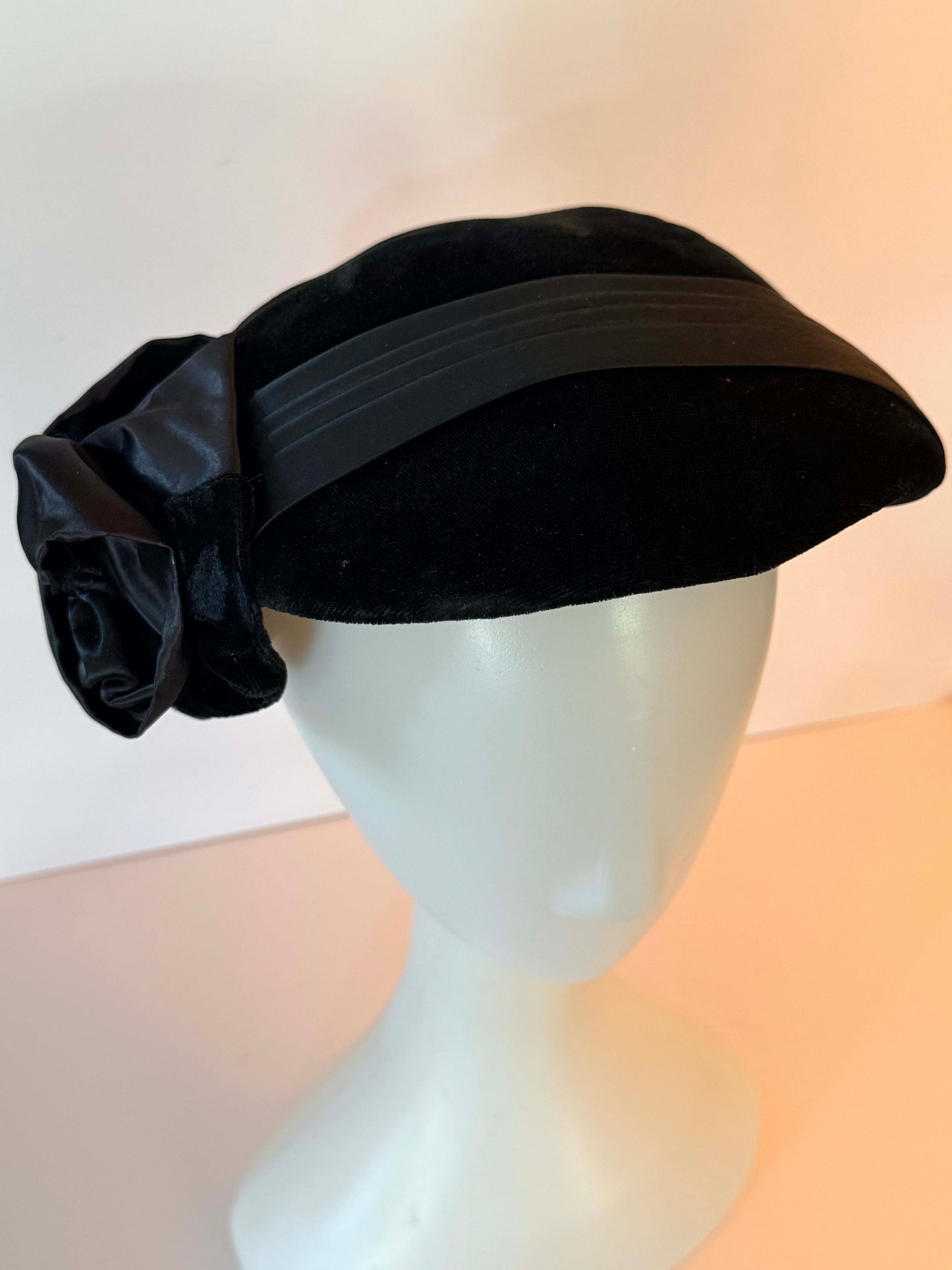Vintage Black Velvet Tilt Hat | 1950s 1960s Cocktail Hat | Sculptural Velvet Fascinator | Formal Church Hat
