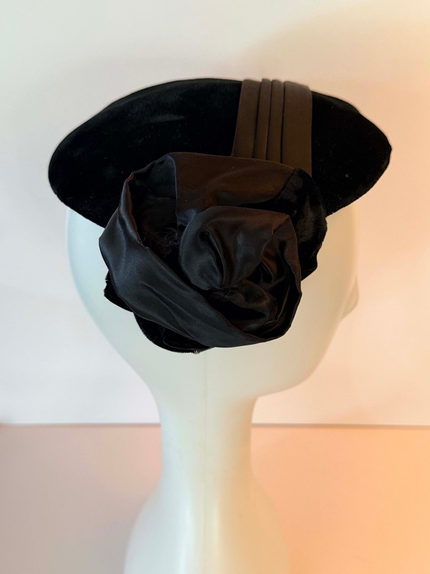 Vintage Black Velvet Tilt Hat | 1950s 1960s Cocktail Hat | Sculptural Velvet Fascinator | Formal Church Hat