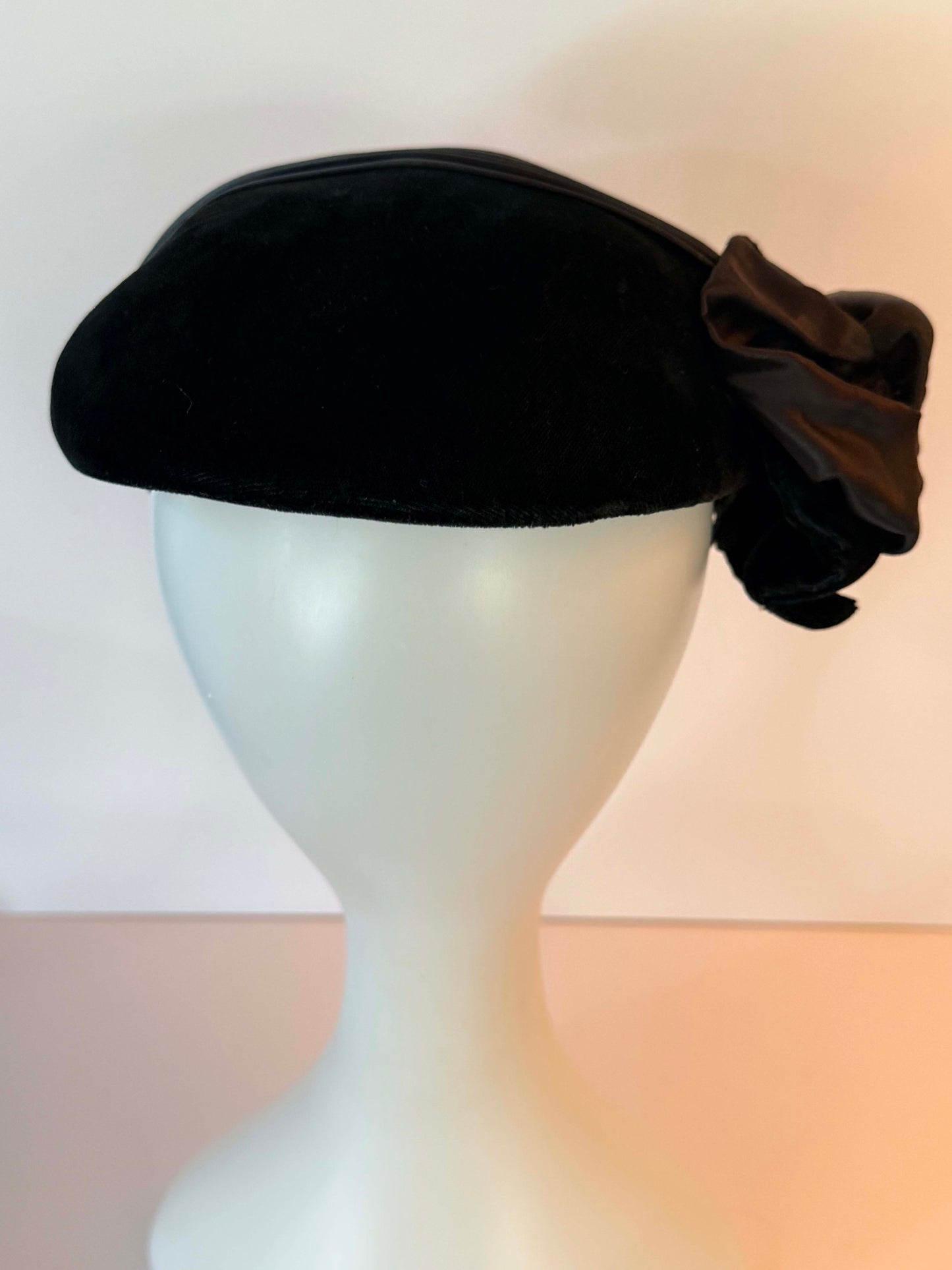 Vintage Black Velvet Tilt Hat | 1950s 1960s Cocktail Hat | Sculptural Velvet Fascinator | Formal Church Hat