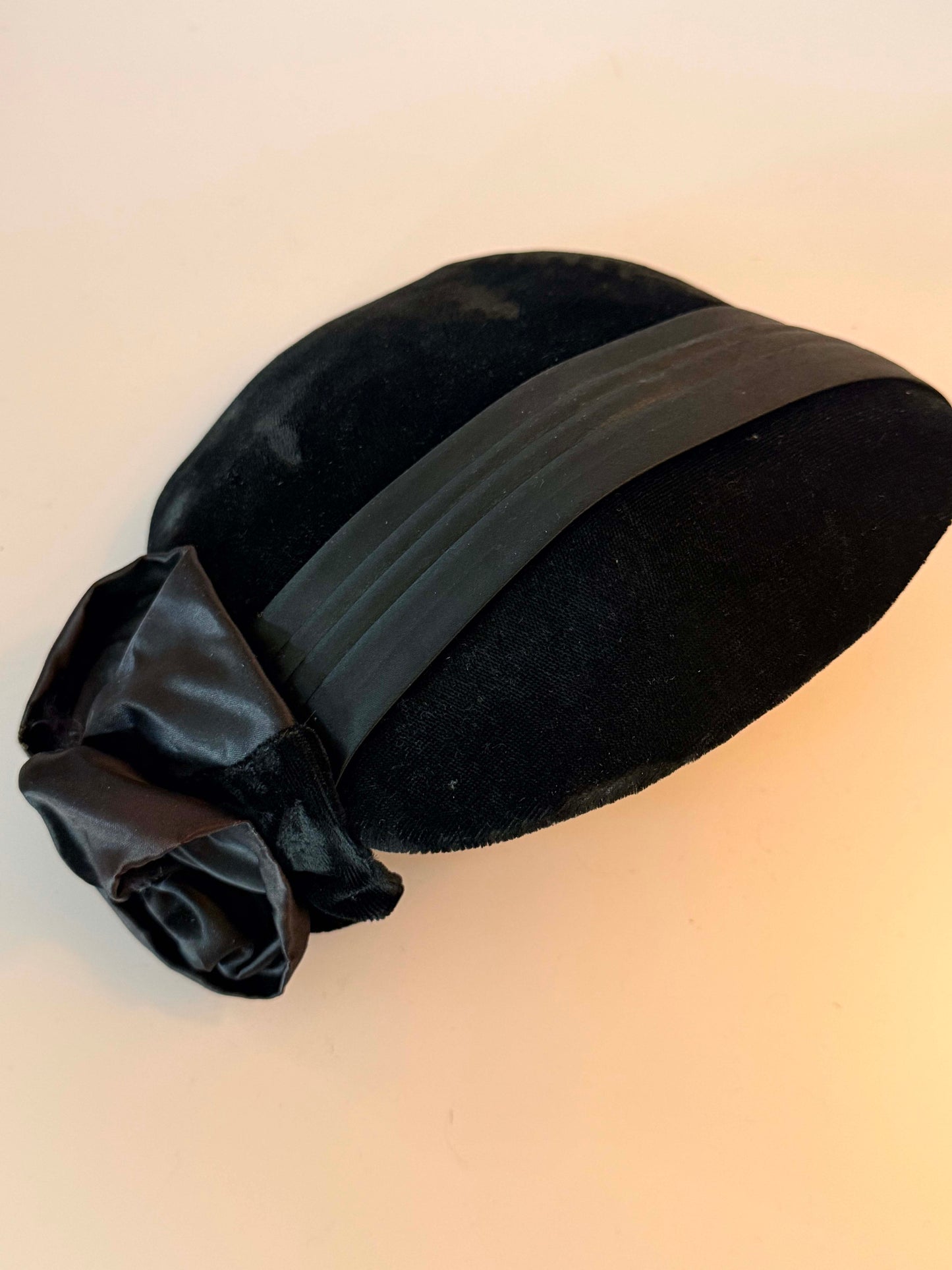 Vintage Black Velvet Tilt Hat | 1950s 1960s Cocktail Hat | Sculptural Velvet Fascinator | Formal Church Hat