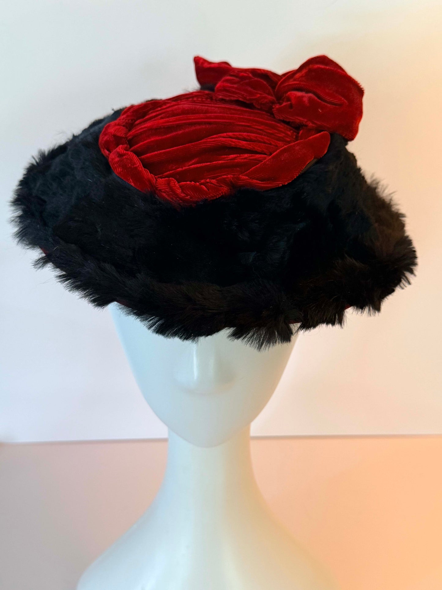 Vintage 1940s Black Fur & Red Velvet Chignon Hat | Norma Mads Millinery | Bun Cover Cocktail Hat | Late 40s Tilt Hat