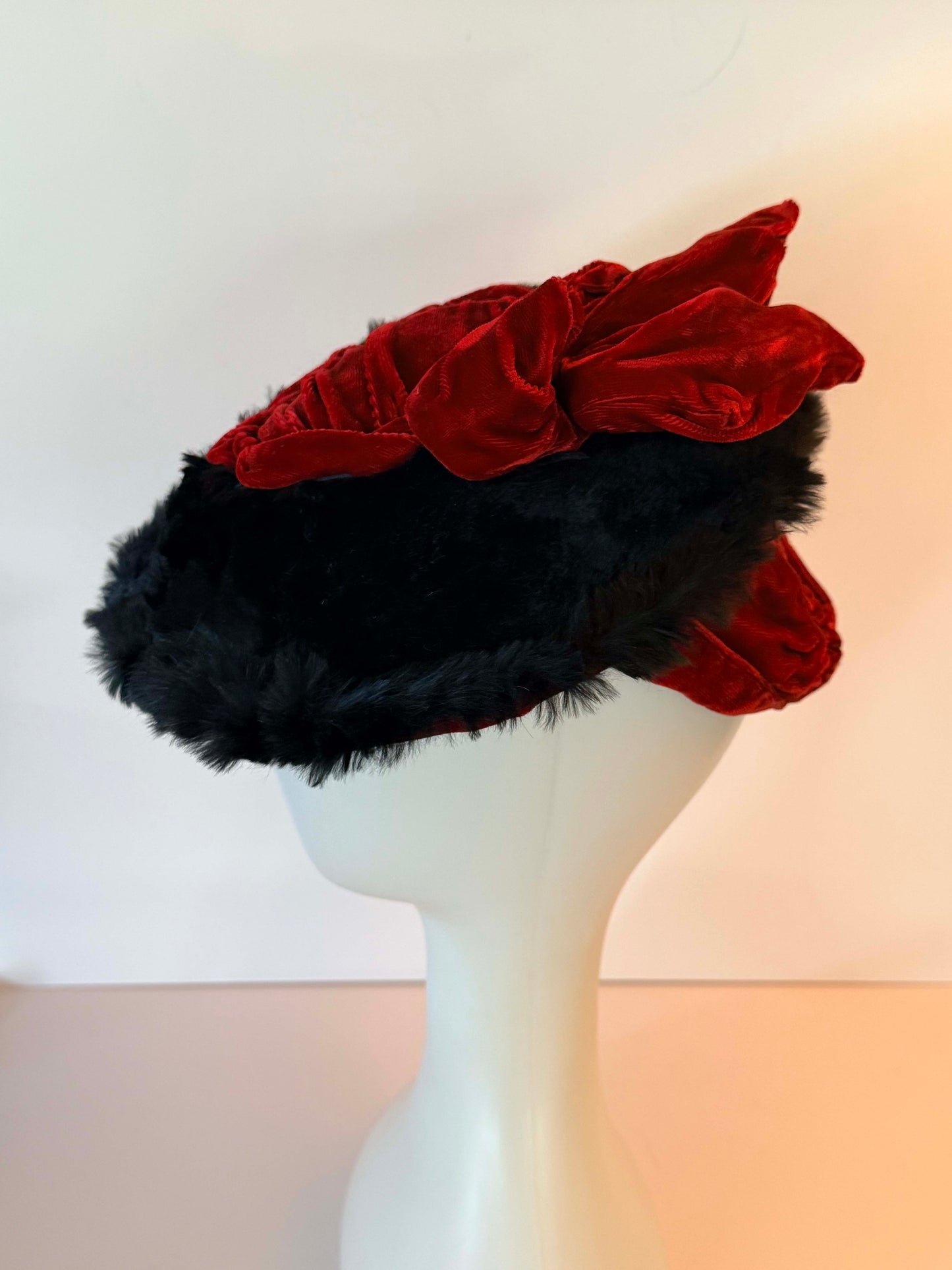 Vintage 1940s Black Fur & Red Velvet Chignon Hat | Norma Mads Millinery | Bun Cover Cocktail Hat | Late 40s Tilt Hat