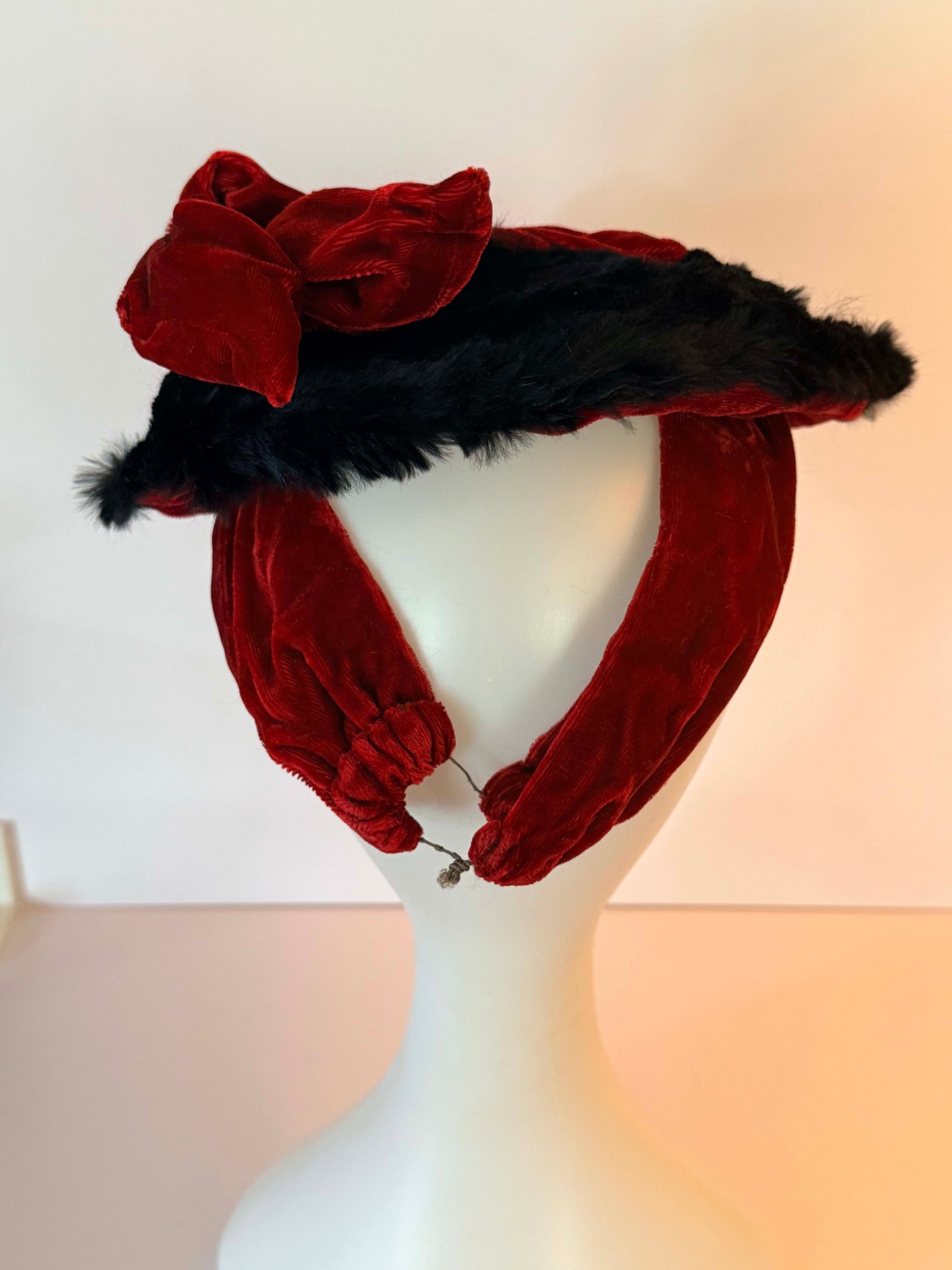 Vintage 1940s Black Fur & Red Velvet Chignon Hat | Norma Mads Millinery | Bun Cover Cocktail Hat | Late 40s Tilt Hat
