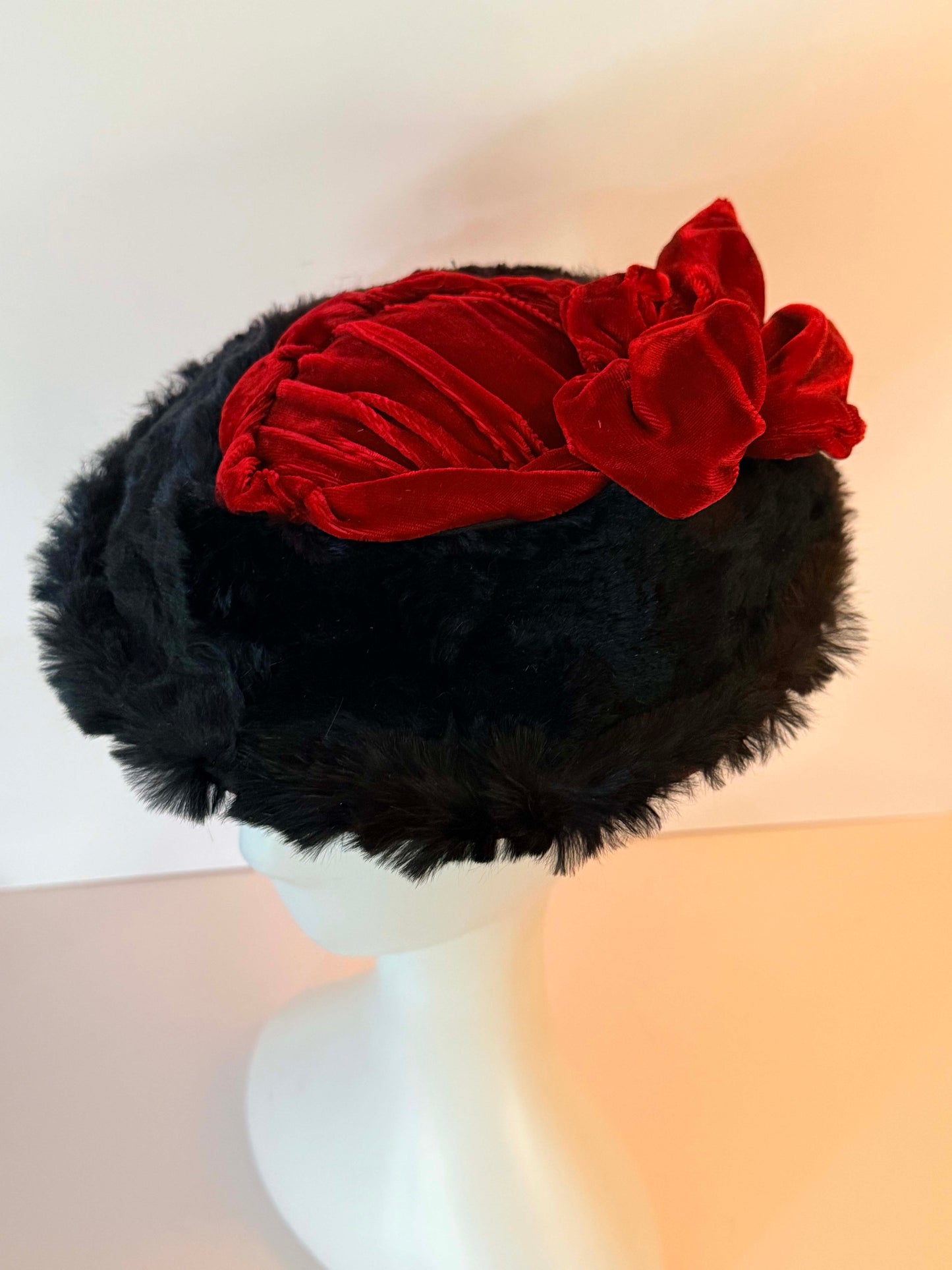 Vintage 1940s Black Fur & Red Velvet Chignon Hat | Norma Mads Millinery | Bun Cover Cocktail Hat | Late 40s Tilt Hat