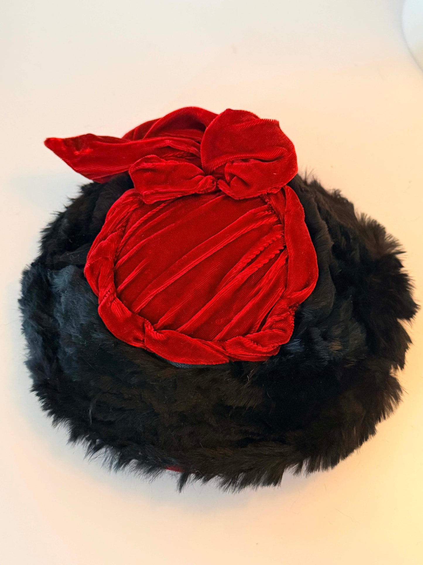 Vintage 1940s Black Fur & Red Velvet Chignon Hat | Norma Mads Millinery | Bun Cover Cocktail Hat | Late 40s Tilt Hat