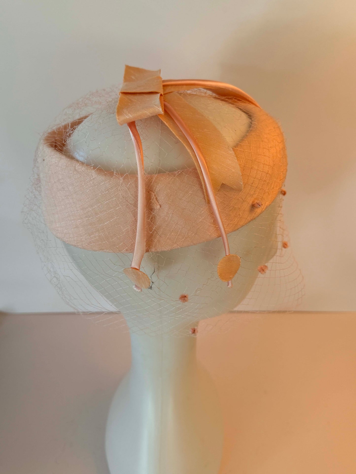 Vintage Blush Pink Veiled Pillbox Hat 1960s Pink Fascinator Bridal Hat Wedding Cocktail Church Easter Tea Party Jackie Kennedy Style