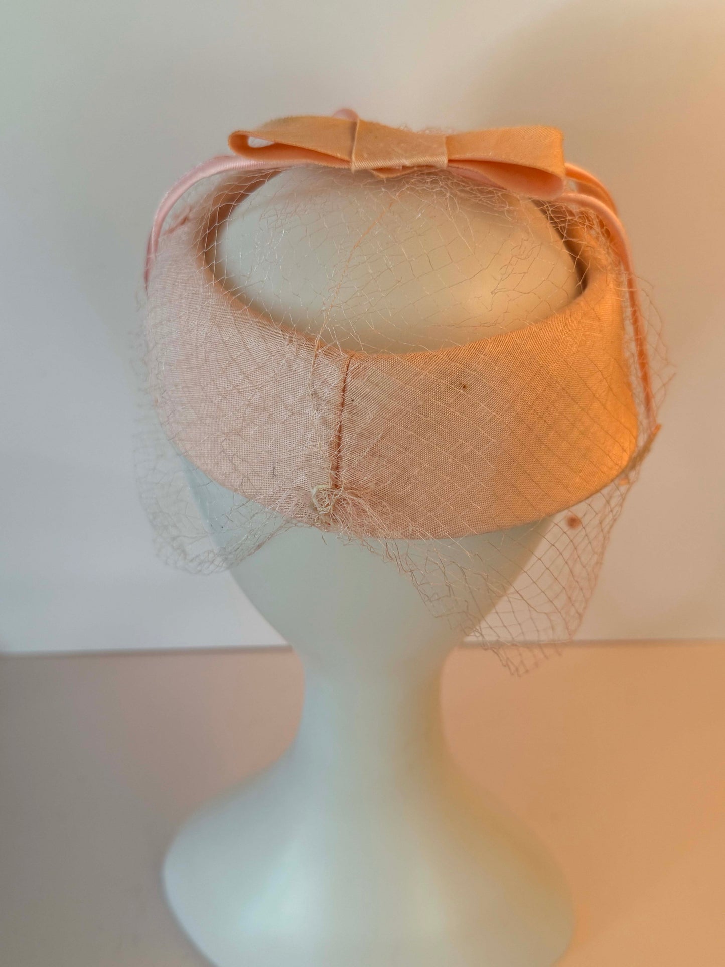 Vintage Blush Pink Veiled Pillbox Hat 1960s Pink Fascinator Bridal Hat Wedding Cocktail Church Easter Tea Party Jackie Kennedy Style