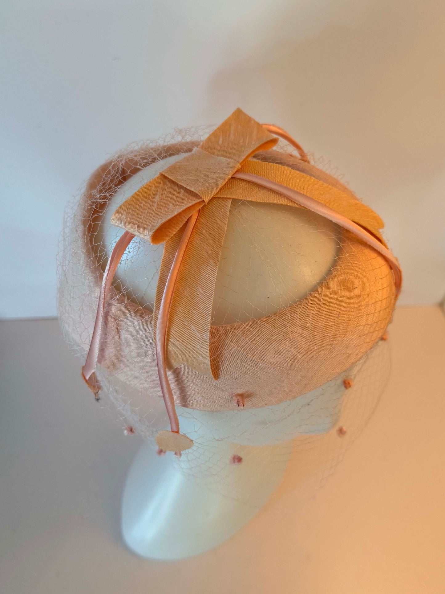Vintage Blush Pink Veiled Pillbox Hat 1960s Pink Fascinator Bridal Hat Wedding Cocktail Church Easter Tea Party Jackie Kennedy Style