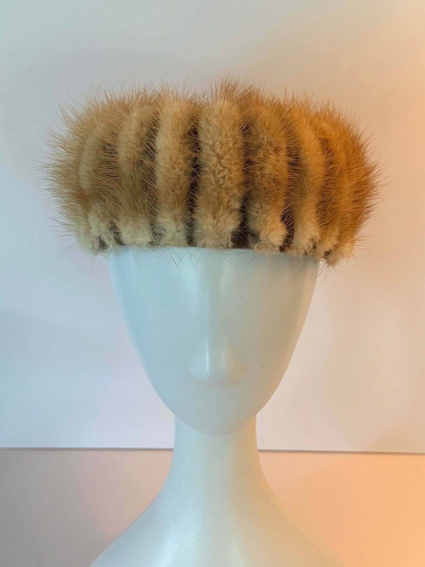 Vintage Mink Fur Halo Hat, 1960s Beige Mink Pillbox Hat, Luxury Fur Cocktail Hat, Winter Wedding Headpiece, Vintage Millinery
