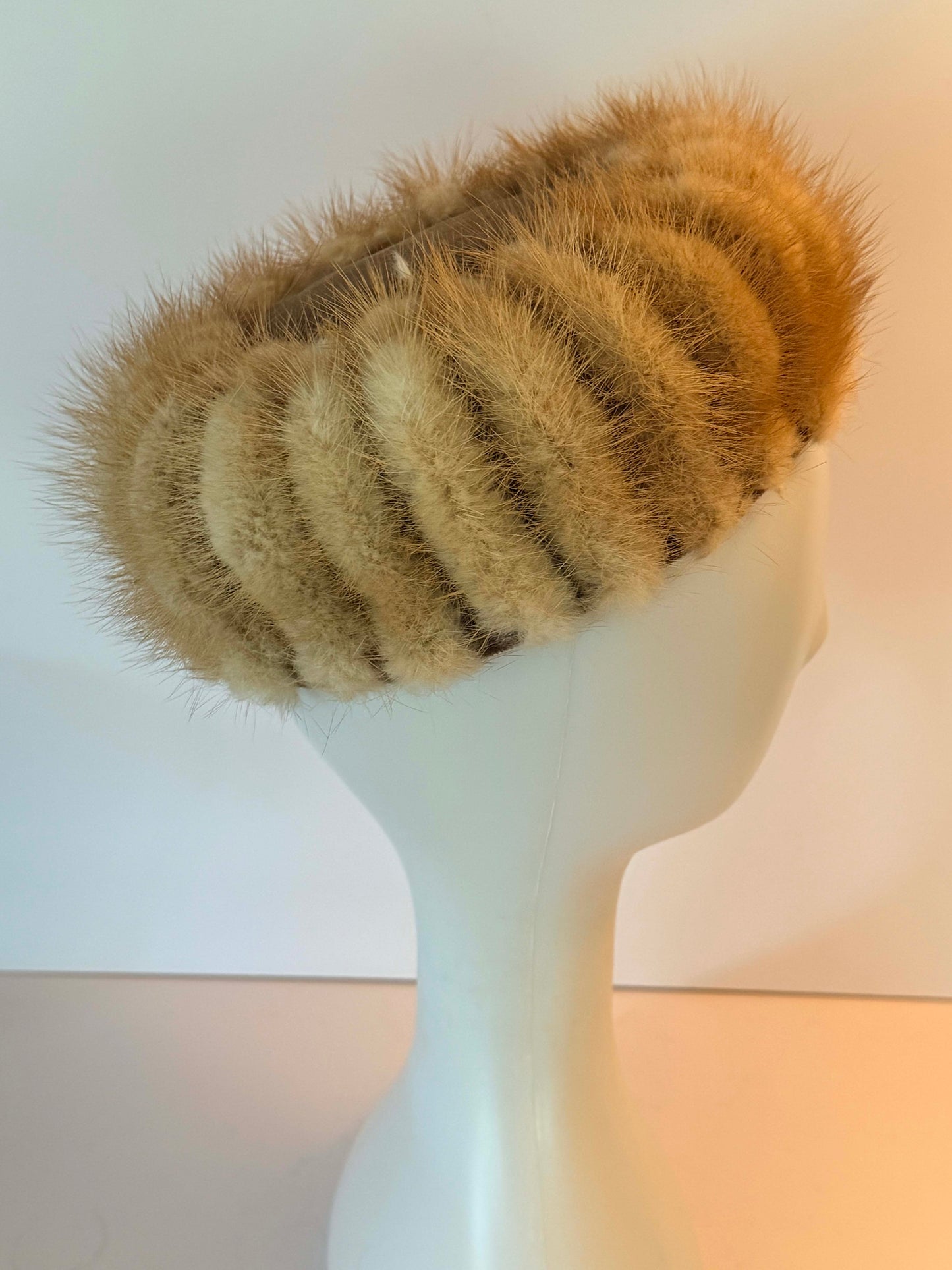 Vintage Mink Fur Halo Hat, 1960s Beige Mink Pillbox Hat, Luxury Fur Cocktail Hat, Winter Wedding Headpiece, Vintage Millinery