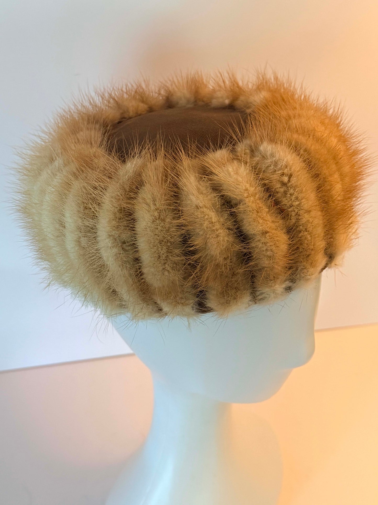 Vintage Mink Fur Halo Hat, 1960s Beige Mink Pillbox Hat, Luxury Fur Cocktail Hat, Winter Wedding Headpiece, Vintage Millinery