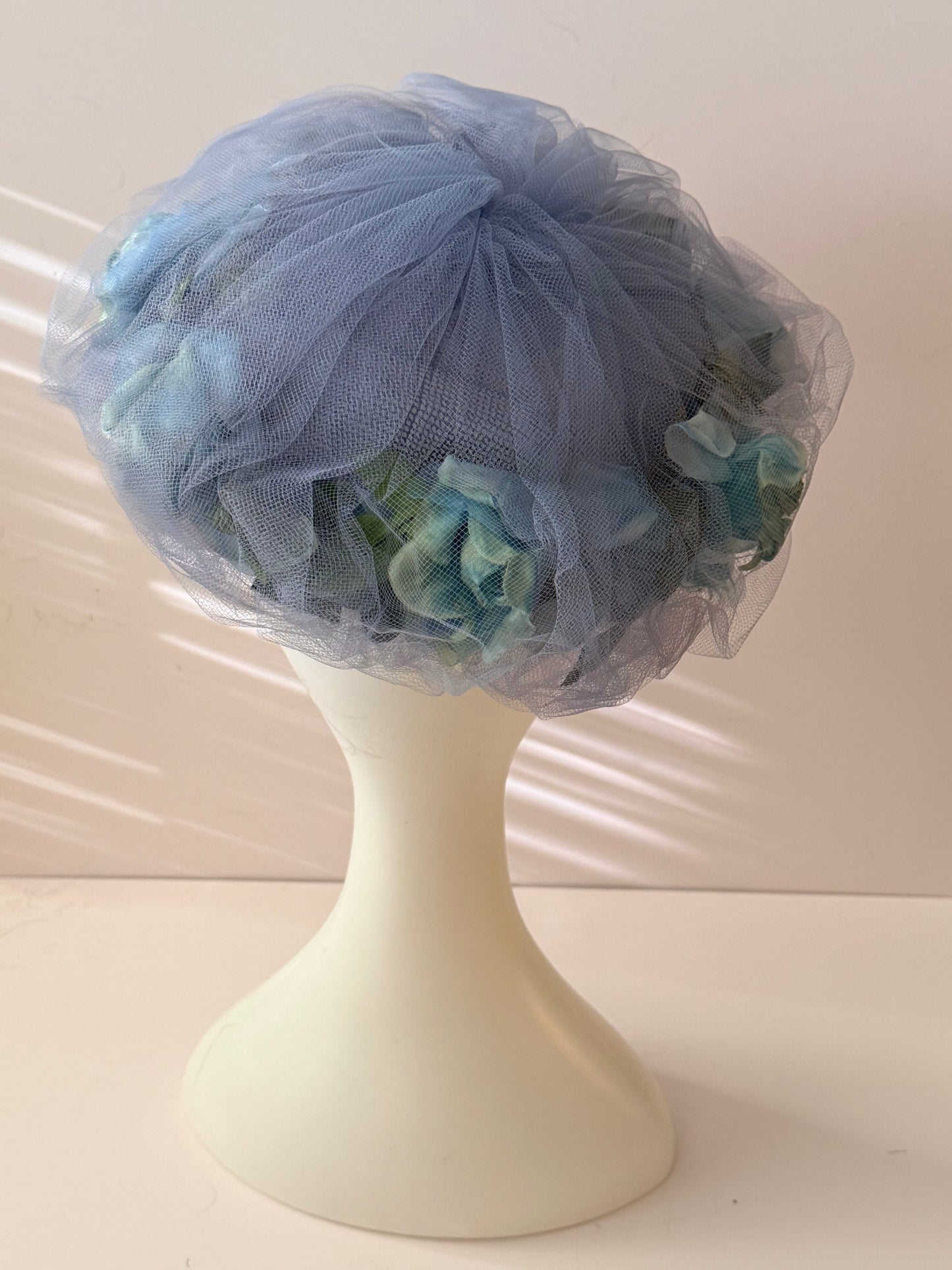 1960s Periwinkle Blue Tulle Floral Hat – Vintage Lavender Mid Century Dress Hat