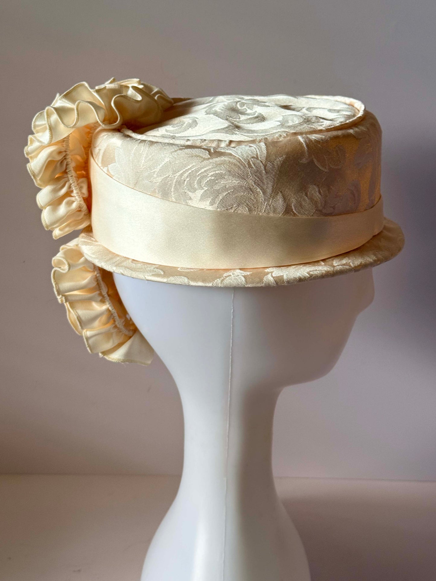 Vintage Ivory Pillbox Hat, Brocade Bridal Hat, Satin Cocktail Hat, Wedding Hat, Elegant Church Hat, Mid Century Millinery, Bridal Headpiece