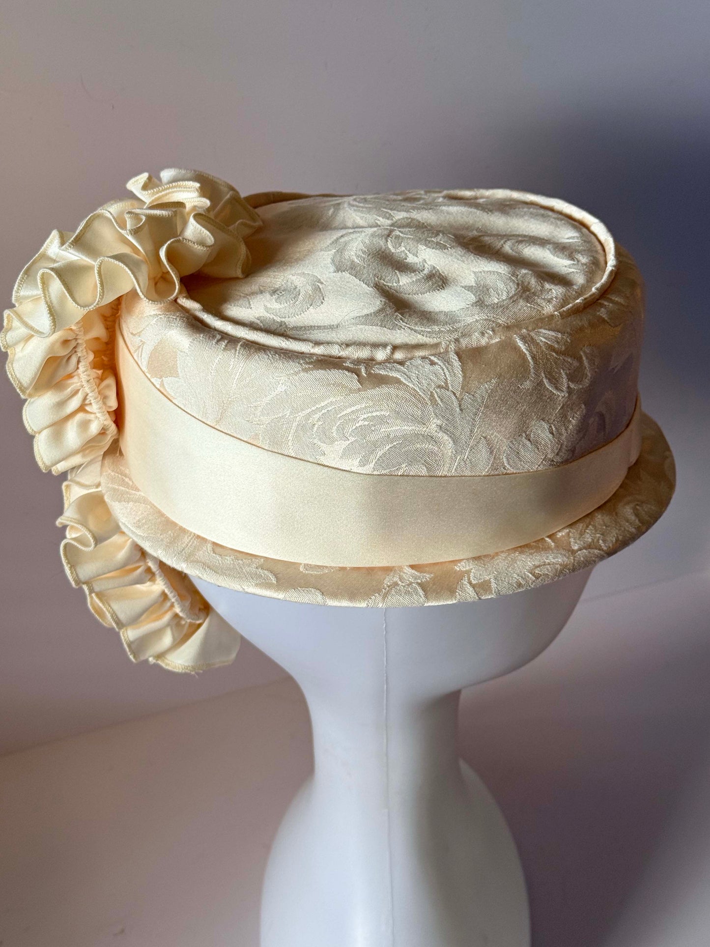 Vintage Ivory Pillbox Hat, Brocade Bridal Hat, Satin Cocktail Hat, Wedding Hat, Elegant Church Hat, Mid Century Millinery, Bridal Headpiece