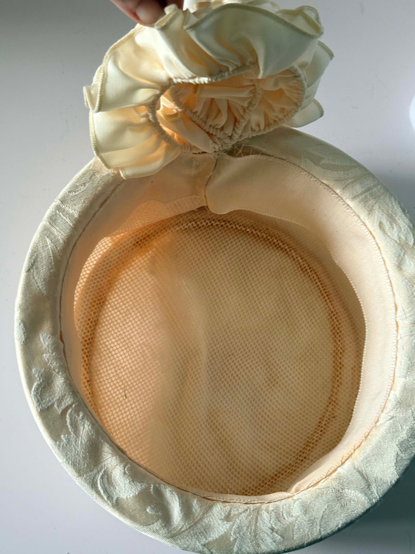 Vintage Ivory Pillbox Hat, Brocade Bridal Hat, Satin Cocktail Hat, Wedding Hat, Elegant Church Hat, Mid Century Millinery, Bridal Headpiece