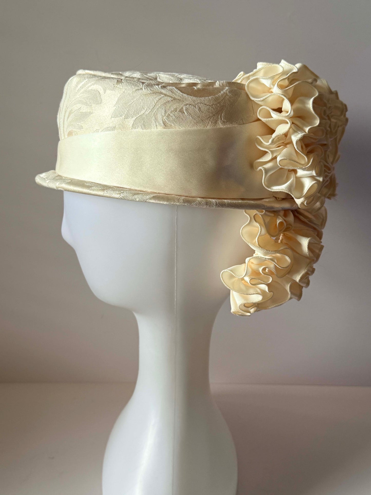 Vintage Ivory Pillbox Hat, Brocade Bridal Hat, Satin Cocktail Hat, Wedding Hat, Elegant Church Hat, Mid Century Millinery, Bridal Headpiece