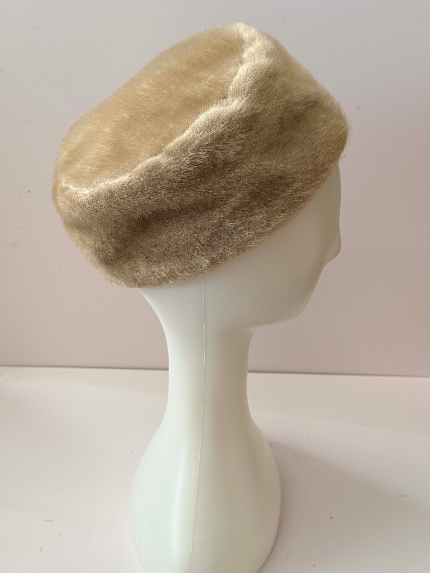 1950s - 1960s Cream Camel Faux Fur Hat – Vintage Mid Century Winter Faux Fur Pillbox