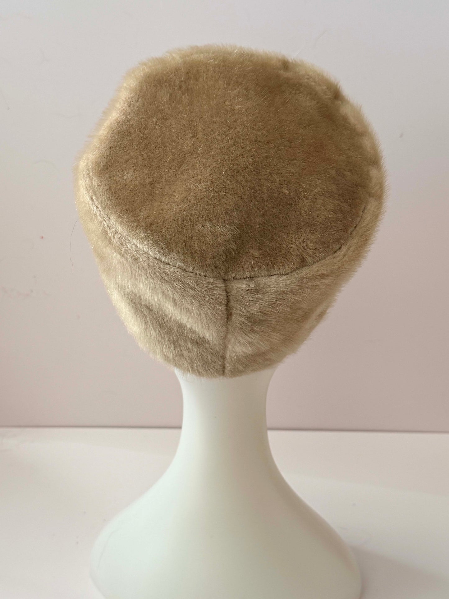 1950s - 1960s Cream Camel Faux Fur Hat – Vintage Mid Century Winter Faux Fur Pillbox