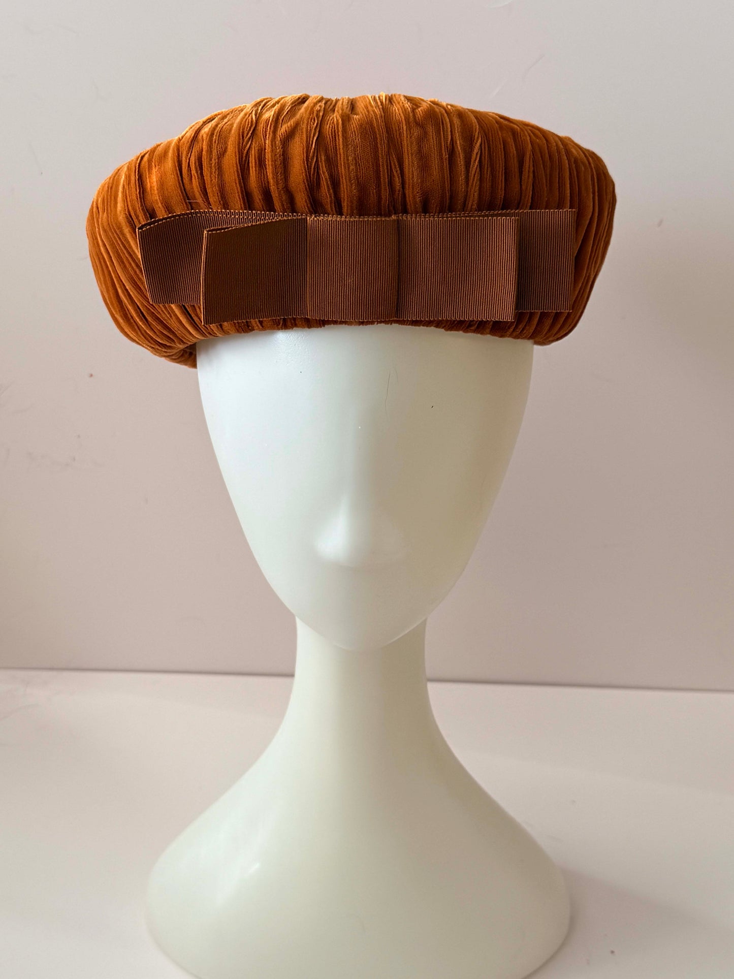 Vintage Vincent de Koven 1950s Velvet Pillbox Hat – Rust Orange Sculpted Beret with Bow