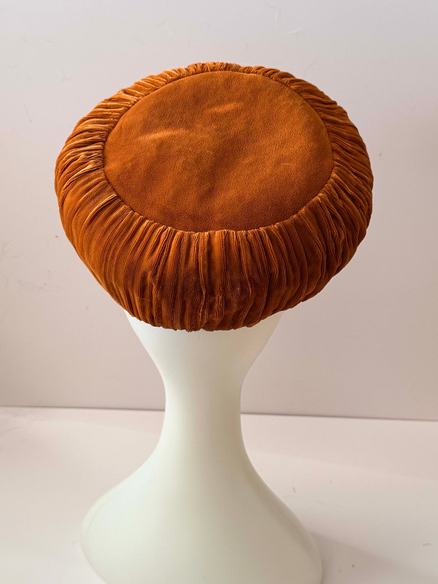 Vintage Vincent de Koven 1950s Velvet Pillbox Hat – Rust Orange Sculpted Beret with Bow