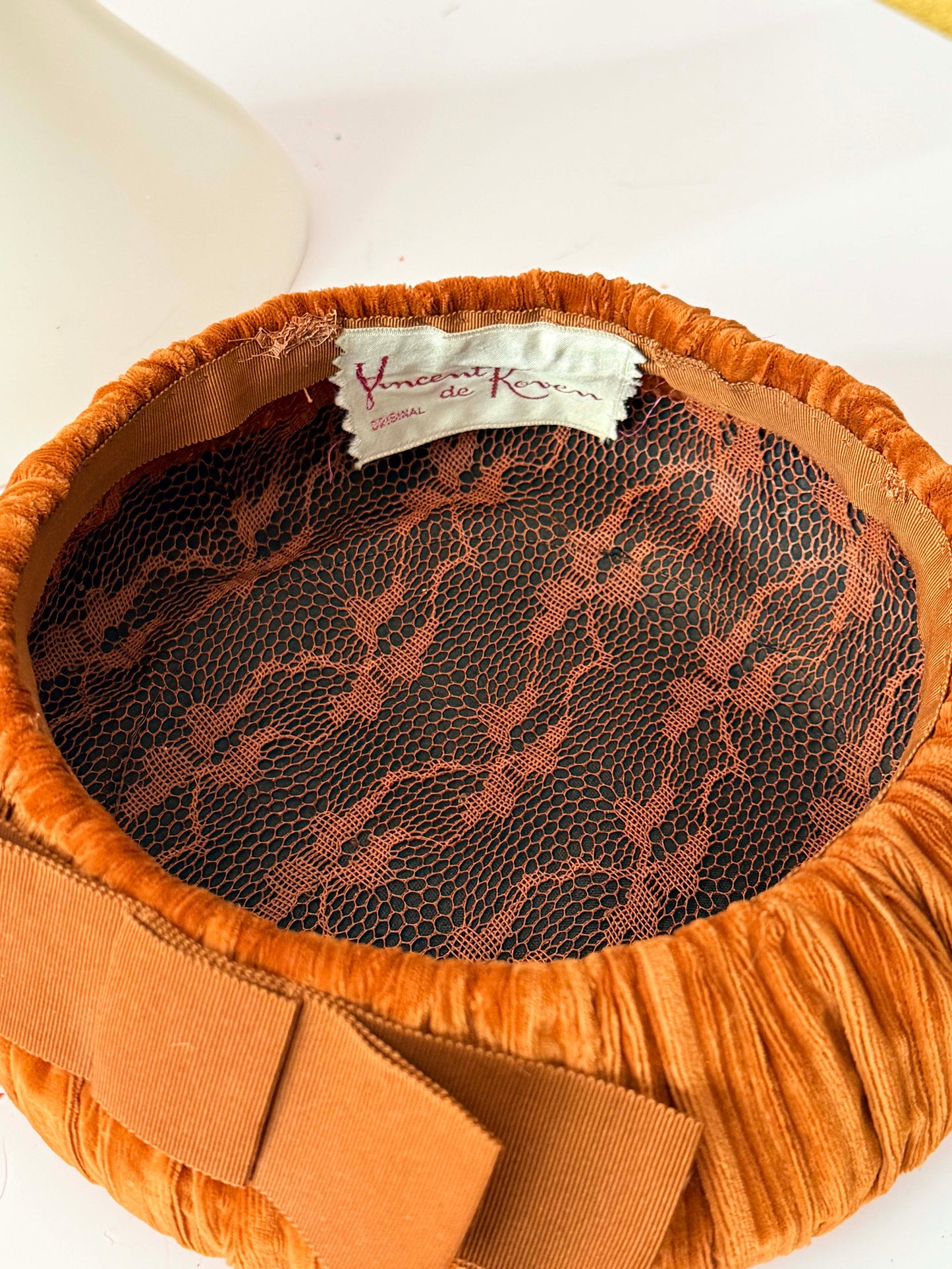 Vintage Vincent de Koven 1950s Velvet Pillbox Hat – Rust Orange Sculpted Beret with Bow