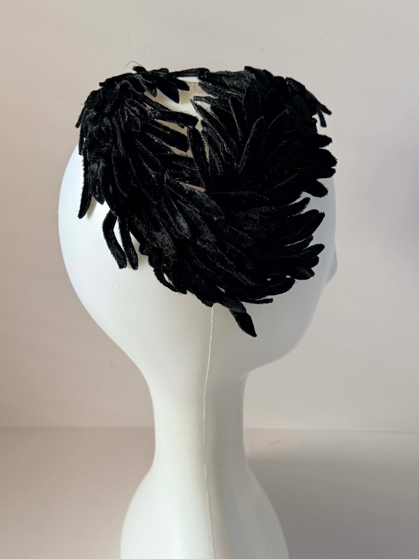 1950s Black Velvet Leaf Halo Hat Vintage Sculptural Cocktail Headpiece Mid Century Fascinator