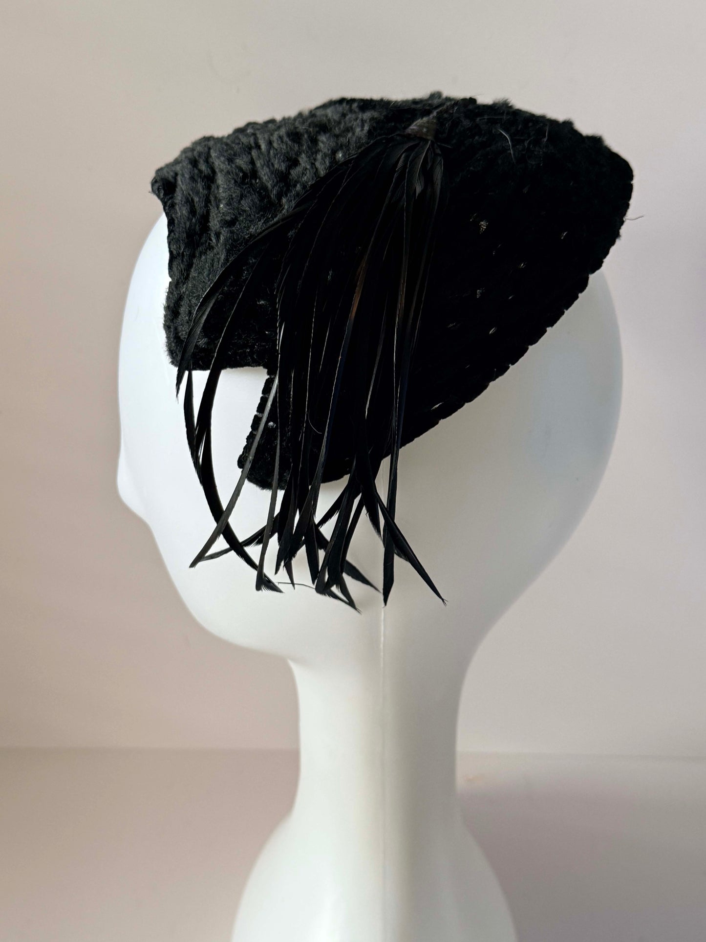 Vintage Black Feather Halo Hat, Betmar Vintage Hat, Sculptural Cocktail Headpiece, 1950s Feather Fascinator, Gothic Bridal Hat, Elegant Vintage Millinery