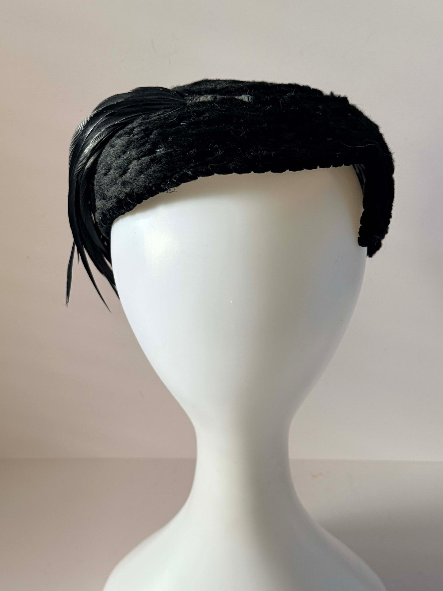 Vintage Black Feather Halo Hat, Betmar Vintage Hat, Sculptural Cocktail Headpiece, 1950s Feather Fascinator, Gothic Bridal Hat, Elegant Vintage Millinery