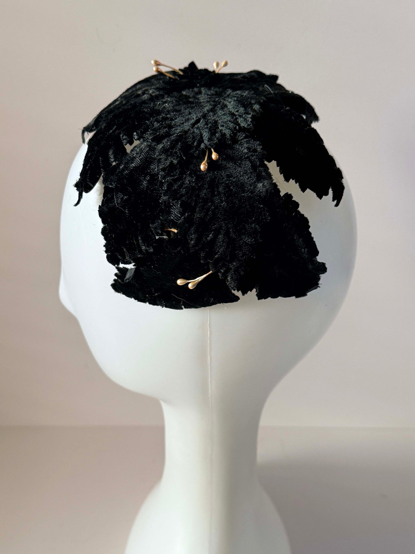 Vintage Black Velvet Leaf Halo Hat, Sculptural Velvet Crown, Cocktail Fascinator, Pearl Trim Headpiece, Gothic Bridal Headpiece, Evening Millinery