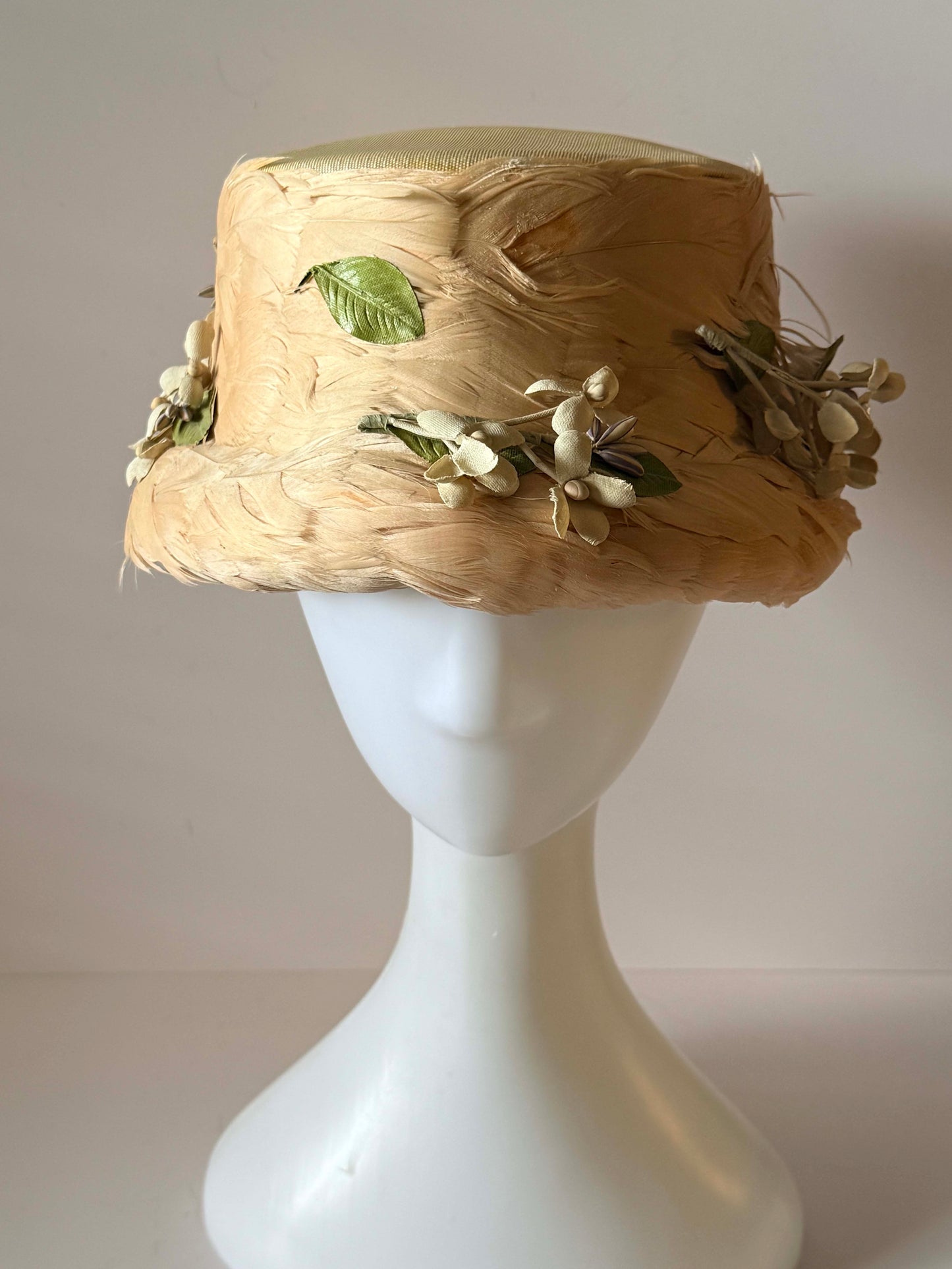 Vintage Valerie Modes Ivory Brim Hat, 1950s Floral Hat, Feather Wedding Hat, Bridal Cocktail Hat, Church Hat, Mid Century Millinery