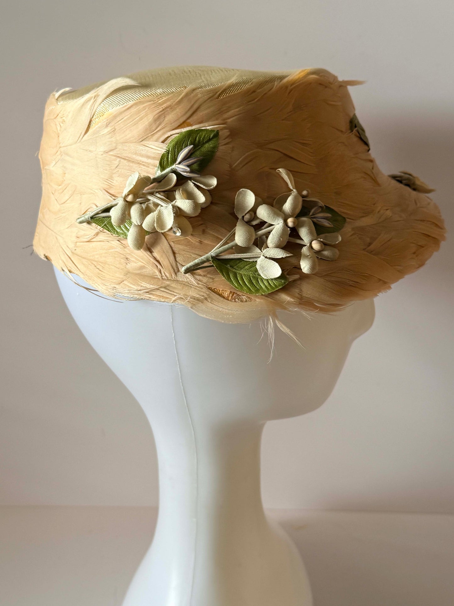 Vintage Valerie Modes Ivory Brim Hat, 1950s Floral Hat, Feather Wedding Hat, Bridal Cocktail Hat, Church Hat, Mid Century Millinery
