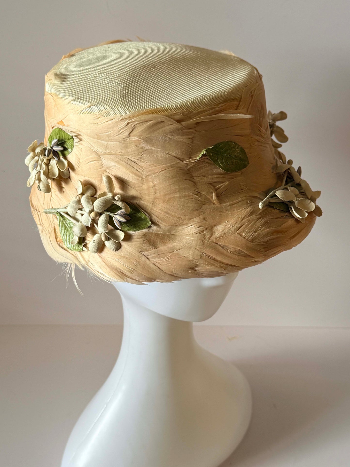 Vintage Valerie Modes Ivory Brim Hat, 1950s Floral Hat, Feather Wedding Hat, Bridal Cocktail Hat, Church Hat, Mid Century Millinery