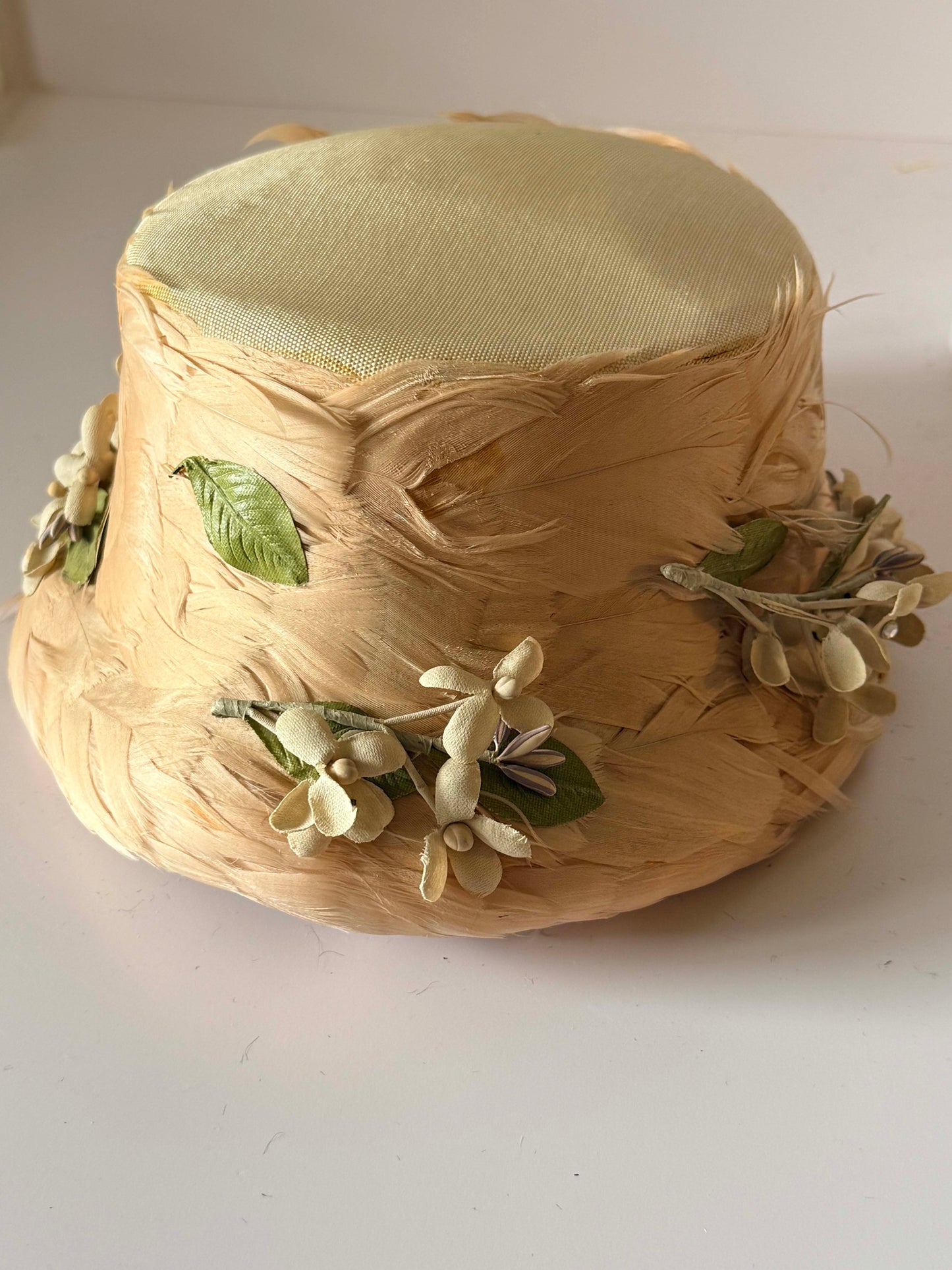 Vintage Valerie Modes Ivory Brim Hat, 1950s Floral Hat, Feather Wedding Hat, Bridal Cocktail Hat, Church Hat, Mid Century Millinery