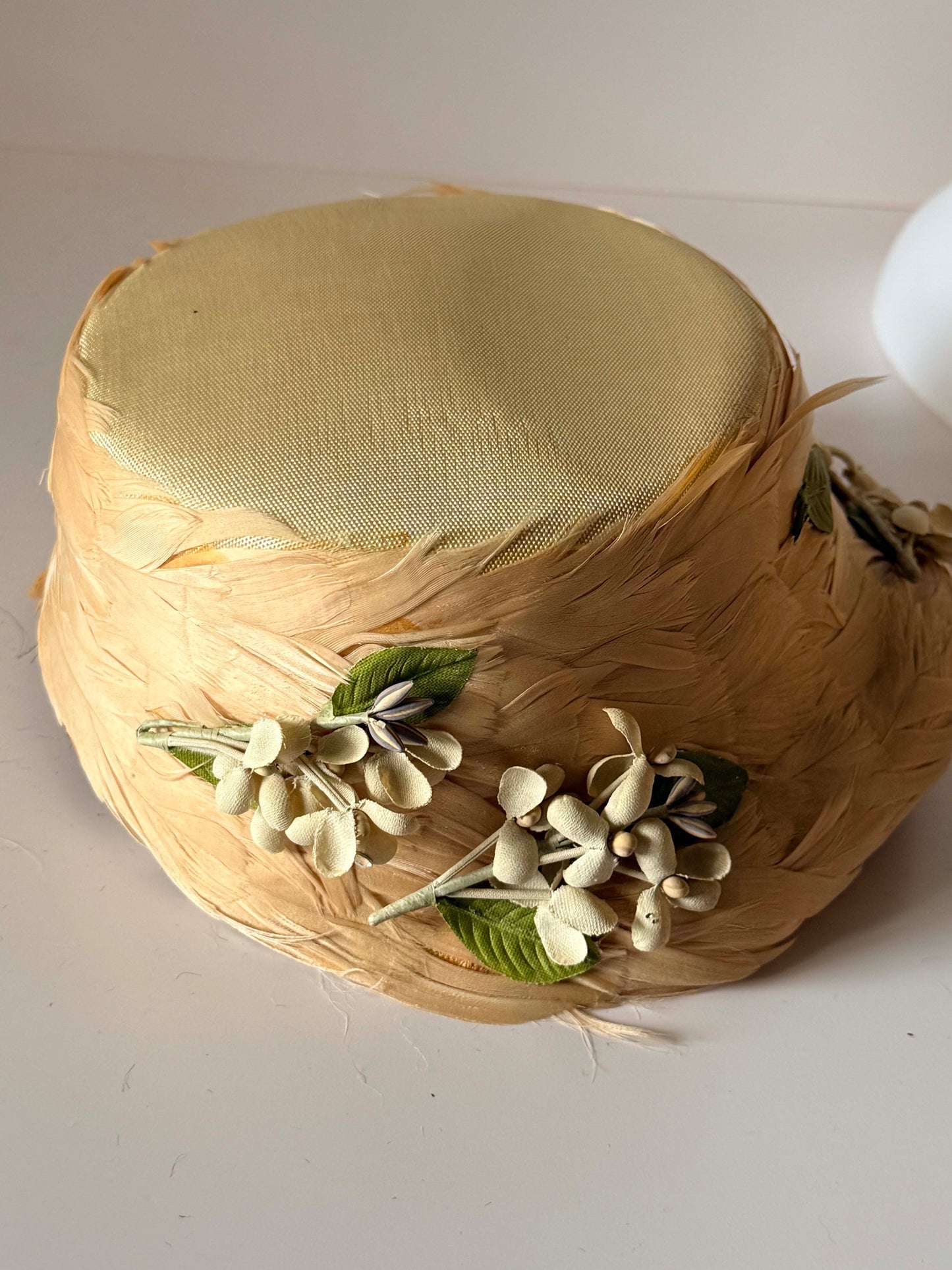 Vintage Valerie Modes Ivory Brim Hat, 1950s Floral Hat, Feather Wedding Hat, Bridal Cocktail Hat, Church Hat, Mid Century Millinery